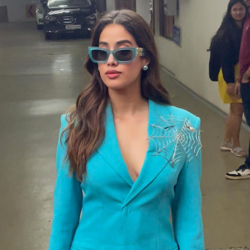 jhanvi-kapoor-snapped-effortlessly-chic-as-always